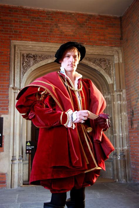 what did tudor men wear.